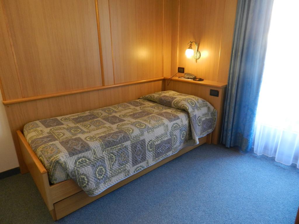 Hotel Stella Alpina Moena Quarto foto
